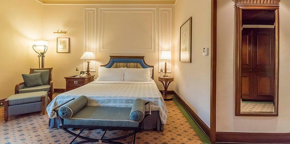THE OBEROI GRAND 17/81