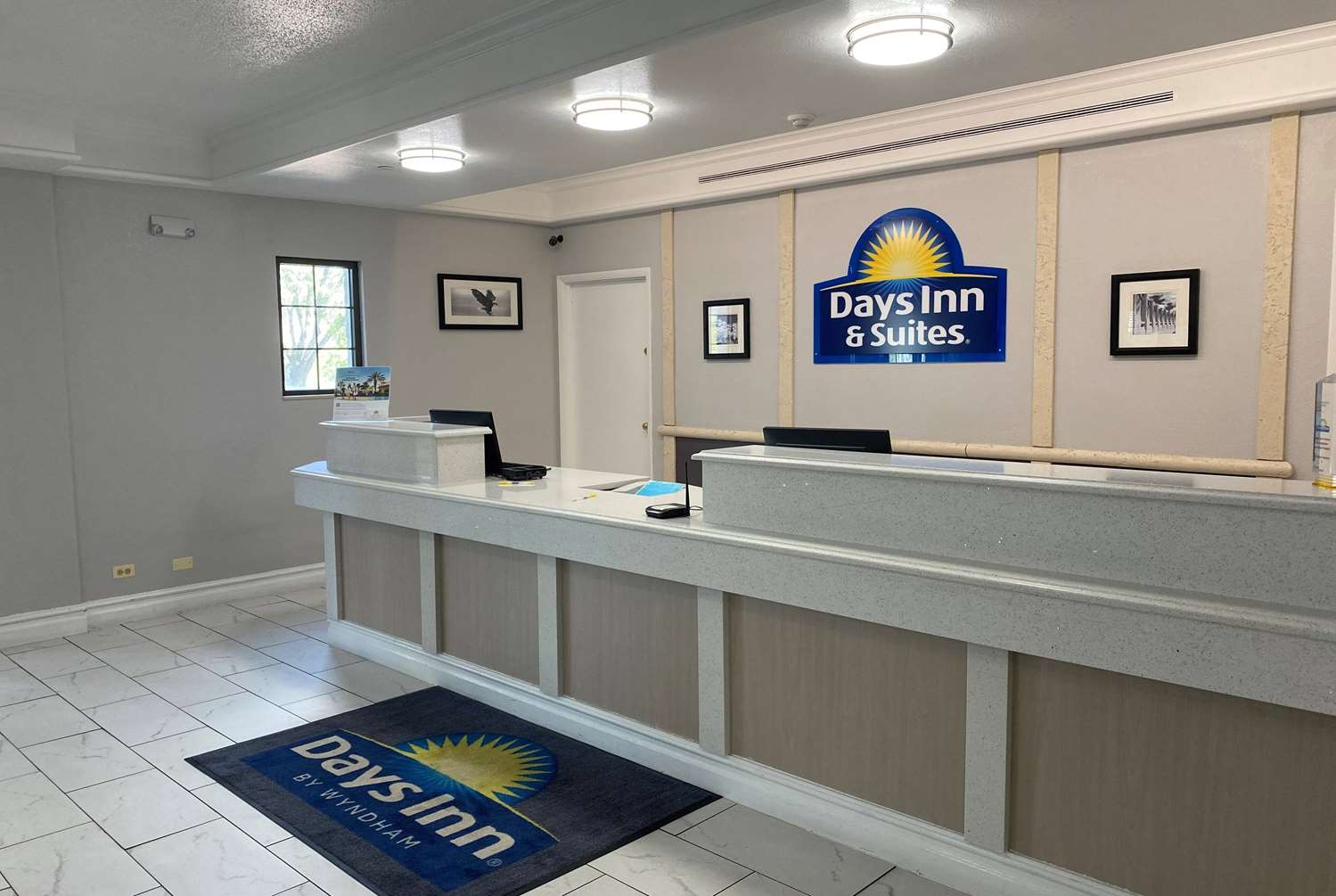 Days Inn & Suites by Wyndham Arlington Heights 4/36