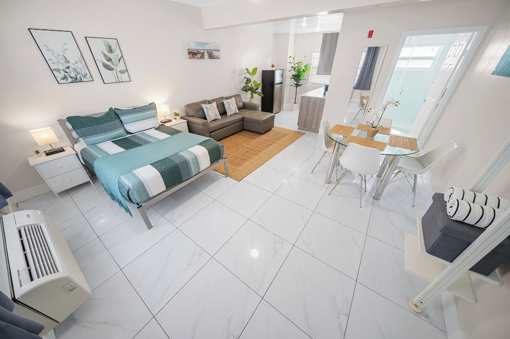 Samantha Apartments by Lowkl 26/46