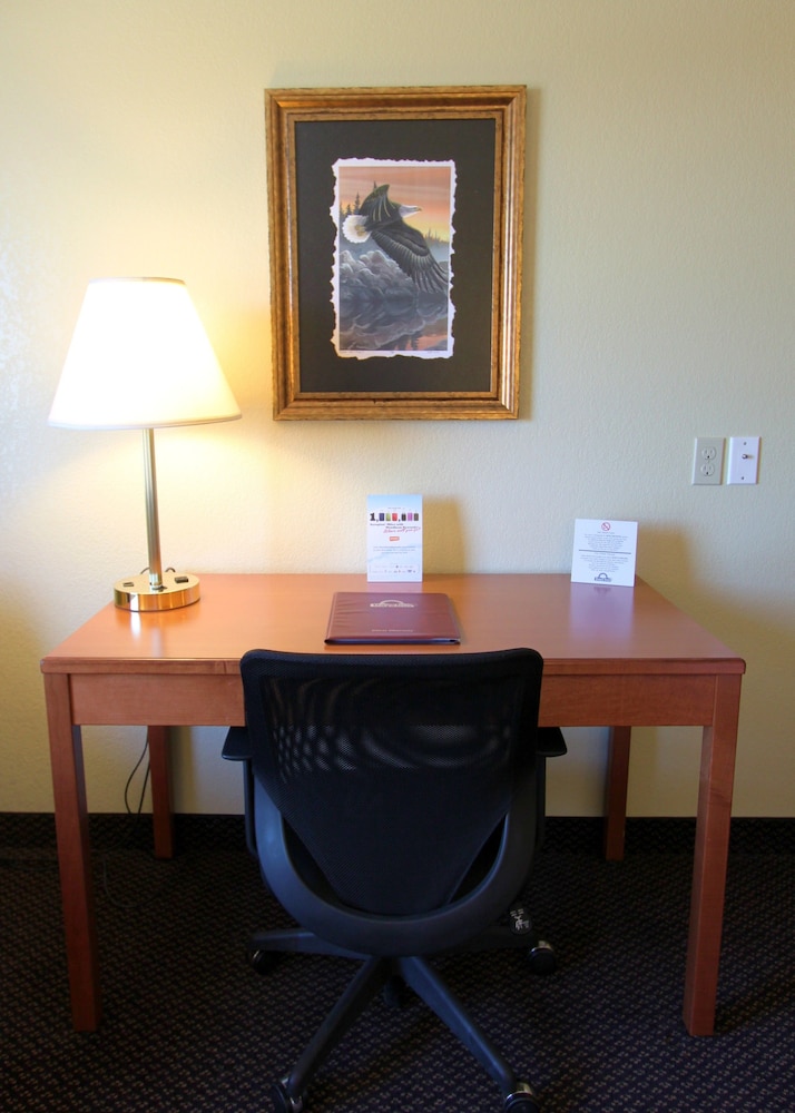 Days Inn & Suites by Wyndham Thompson 28/32