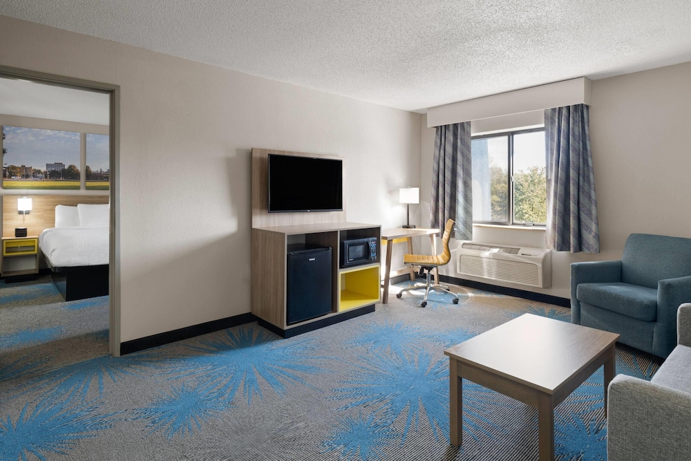 Days Inn by Wyndham Davenport 35/50