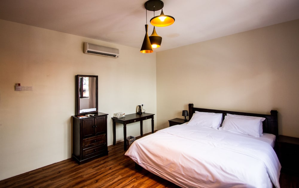 8 BOUTIQUE BY THE SEA HOTEL 17/50