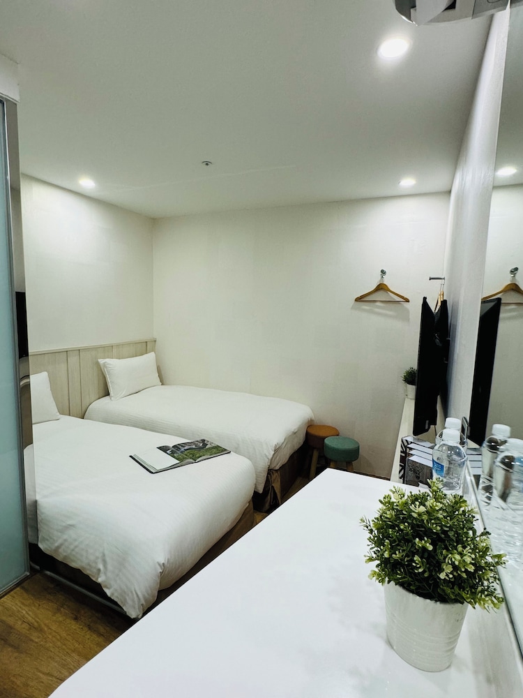 Apause-Inn 20/50