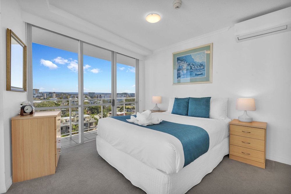 3 Bedrooms, 2 Queen and Twin Beds, Ocean View, Tower One