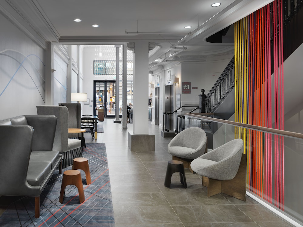 Axiom Hotel 34/76