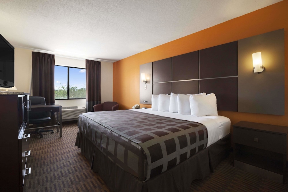 Days Inn by Wyndham Los Lunas 10/33