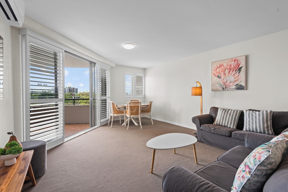 The Oasis Apartments 36/66