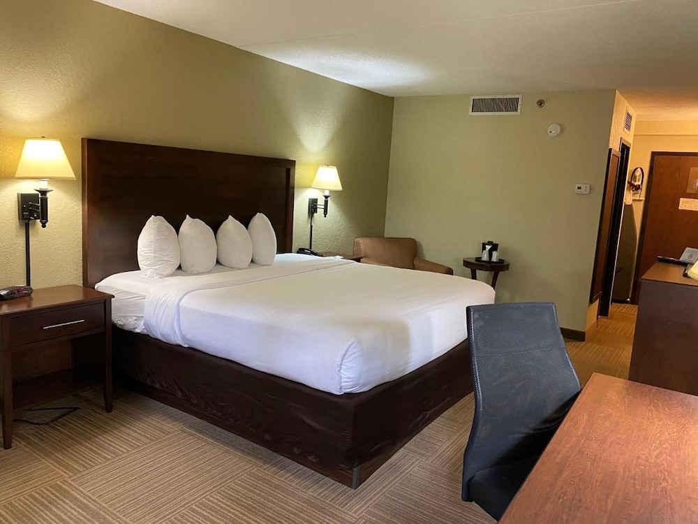 DoubleTree by Hilton Quincy 36/77