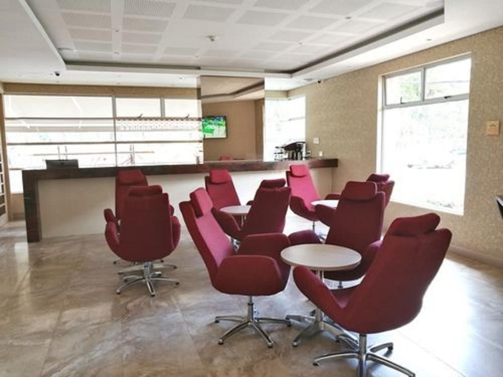 Hotel Plaza Suites 56/65