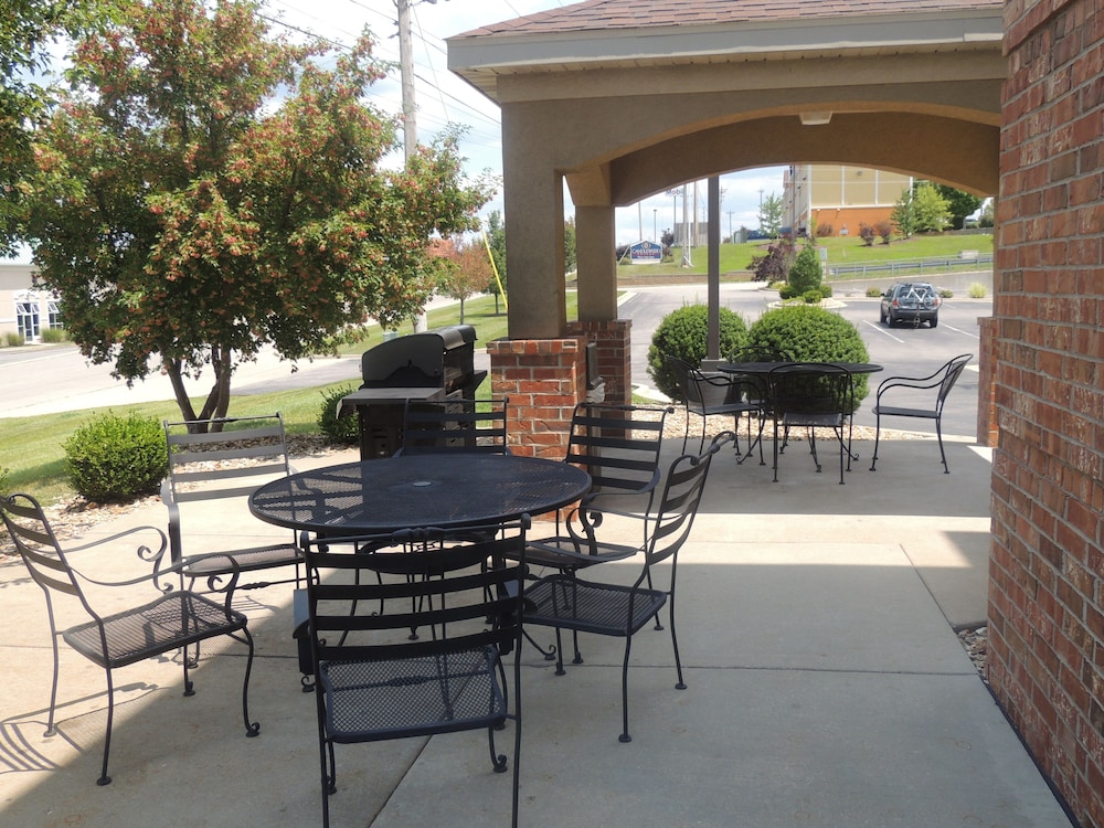 Candlewood Suites St. Robert 32/44