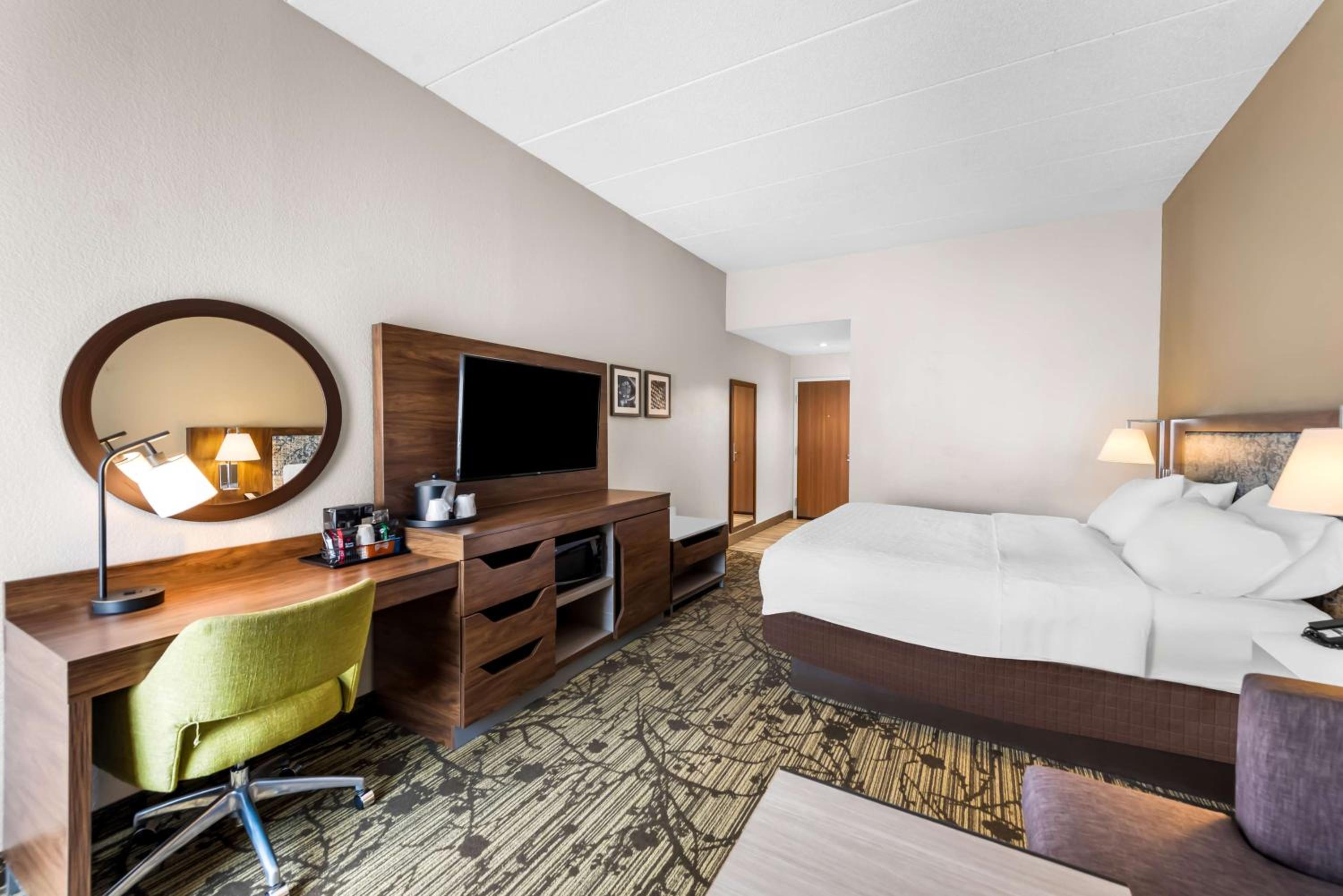 Executive, King Bed, Sofa