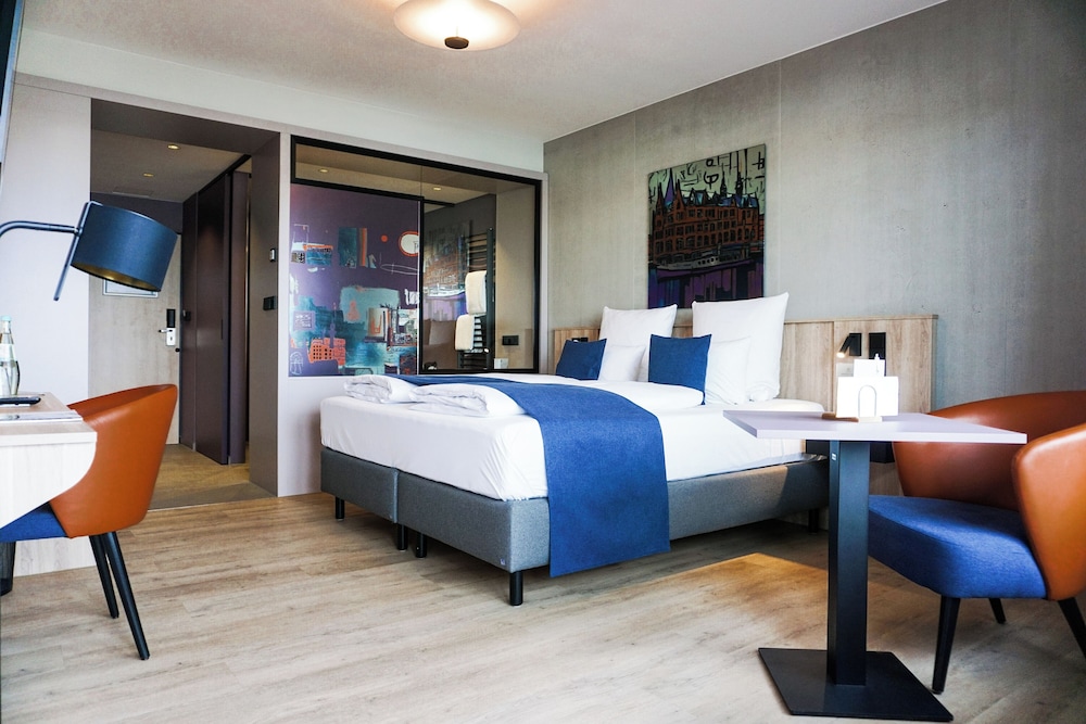 Deluxe, King Bed