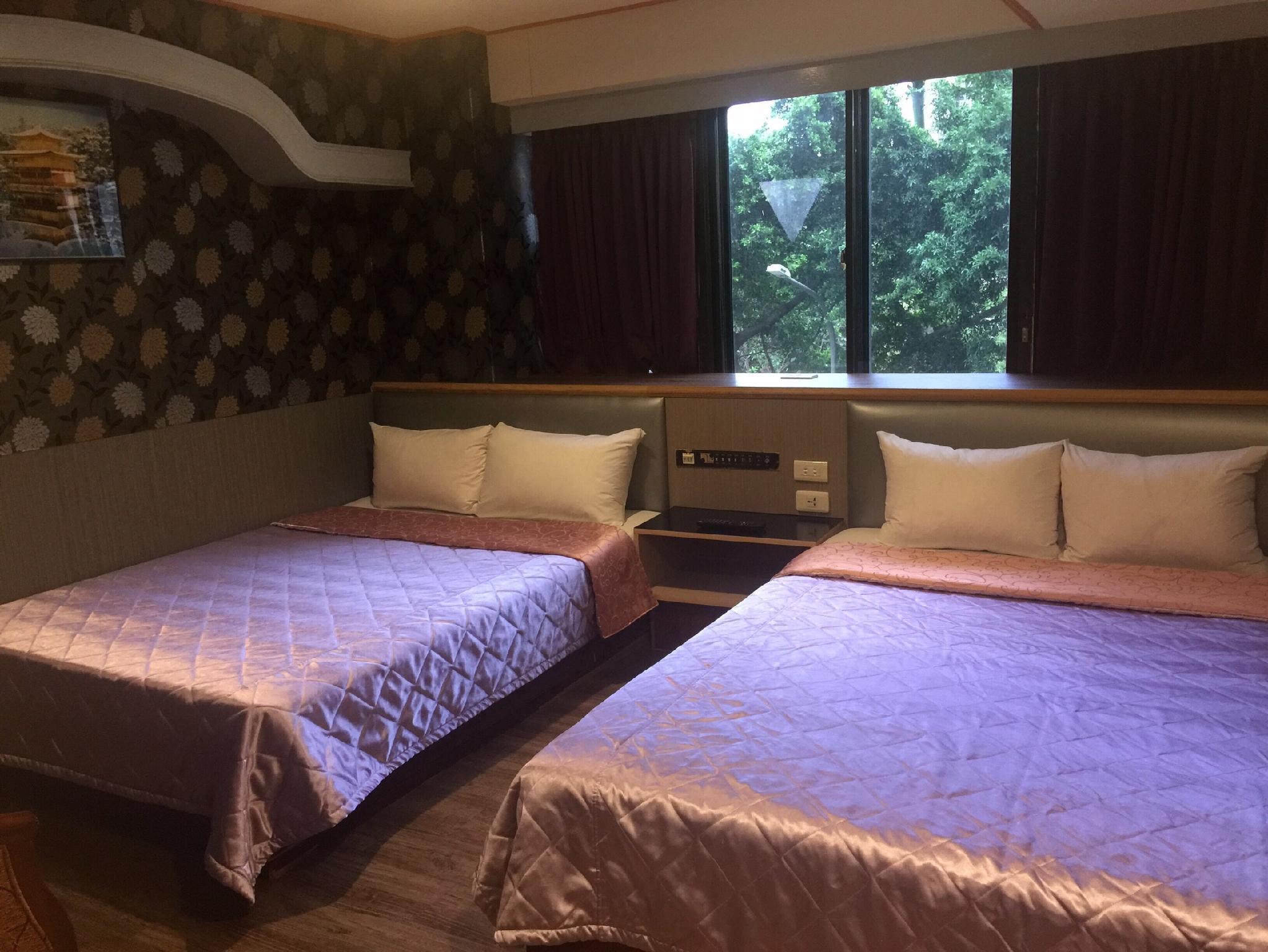 Room, Quadruple