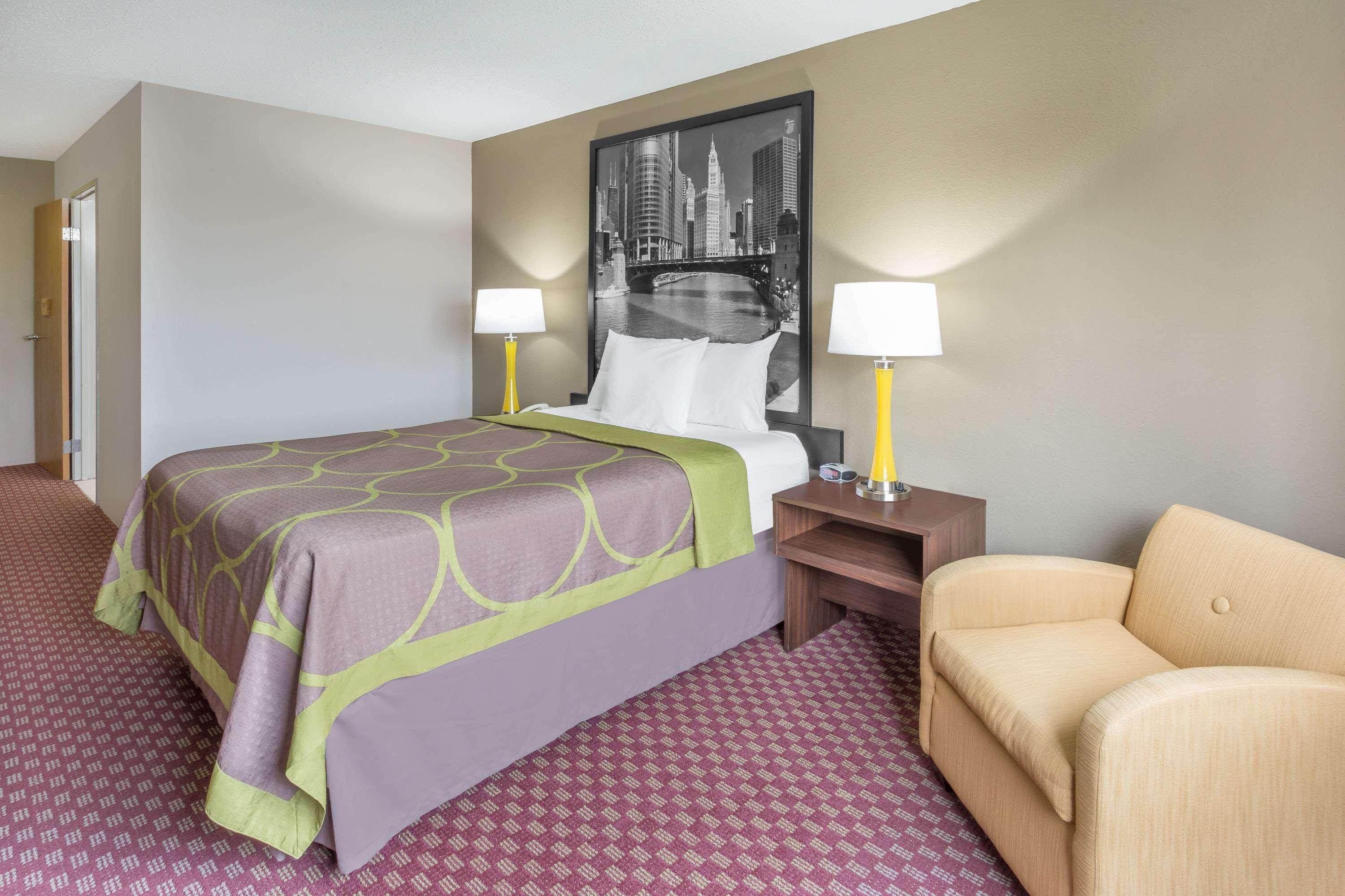 Super 8 by Wyndham Hebron Lowell Area 6/16