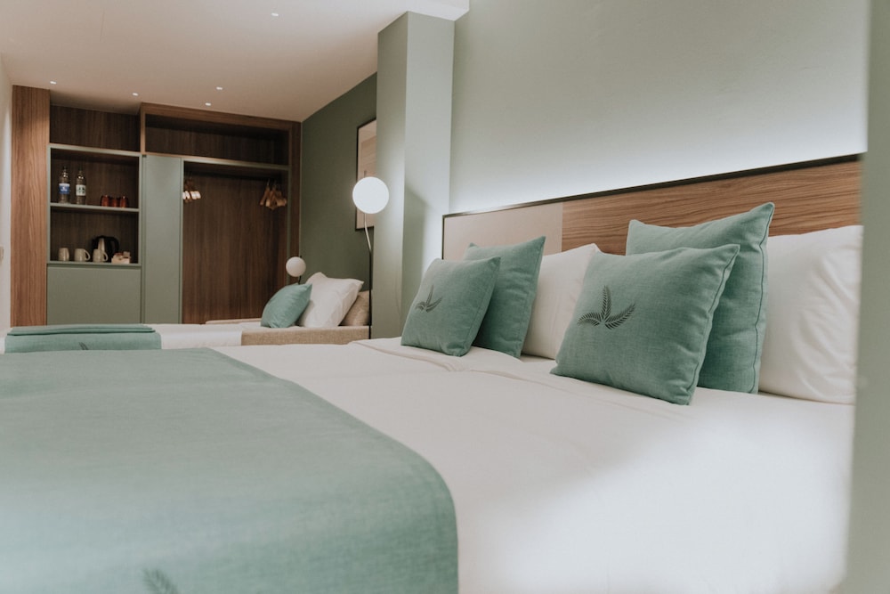 Room, Triple, Twin Beds, Catalina Plaza Hotel Sostenible 3/4