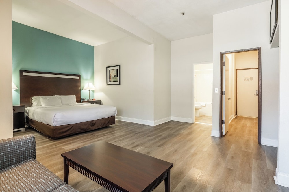Upgrade, King Bed, Sofa