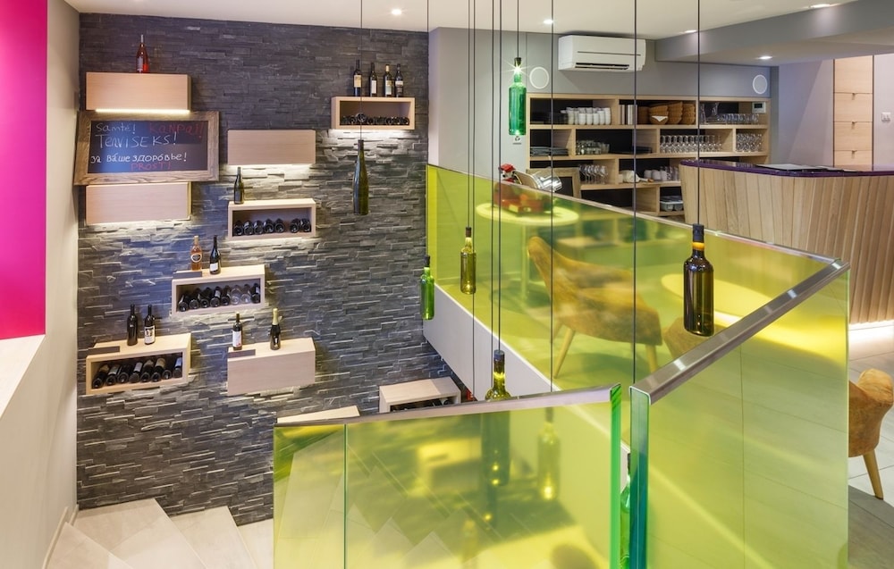Hotel Swiss Wine by Fassbind 40/49