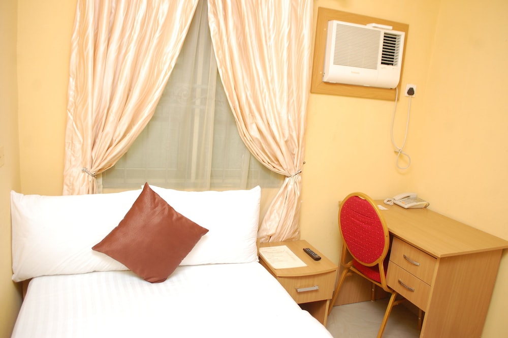 De Lawrence Court Suites 11/41