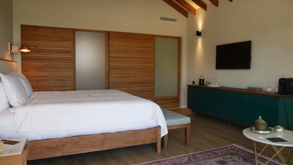 Gillham Vineyard Hotel 11/50