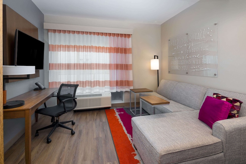 La Quinta Inn and Suites by Wyndham Perry 21/32