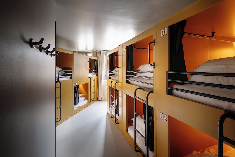 Room, 10 Beds