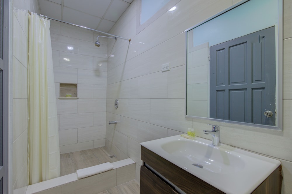 Airport Suites Hotel 53/61