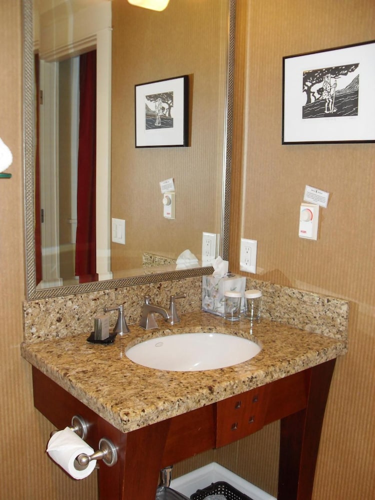 Hotel Elliott 64/77