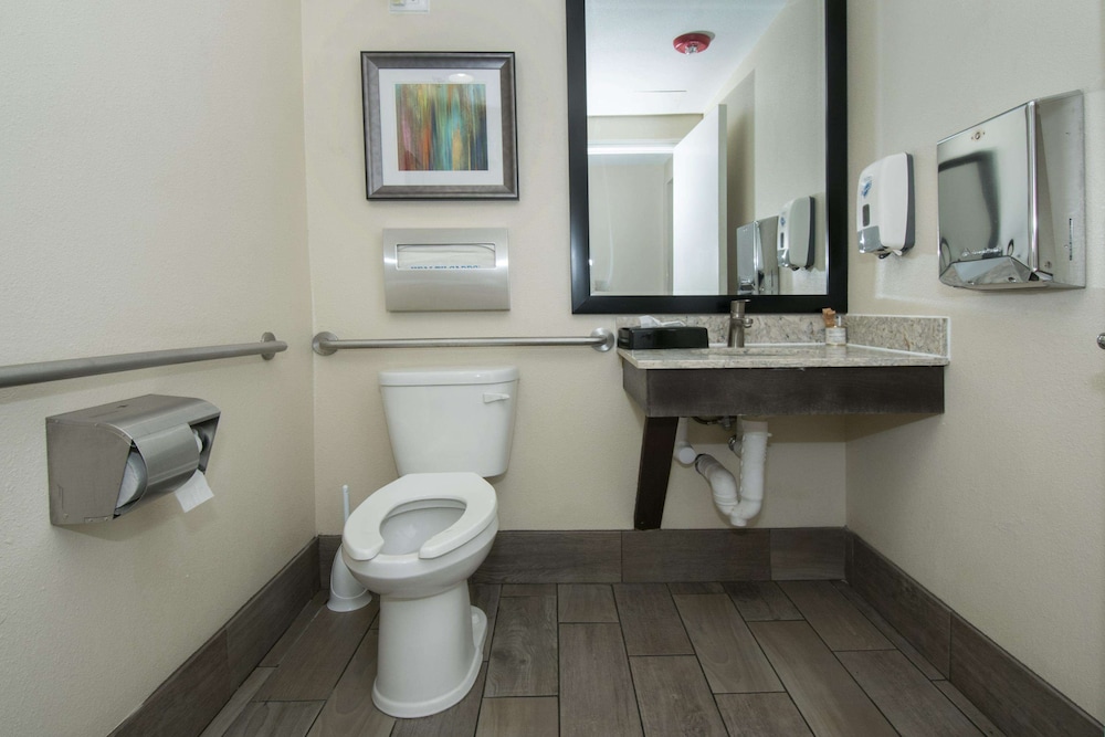 Best Western Plus Downtown North 30/36