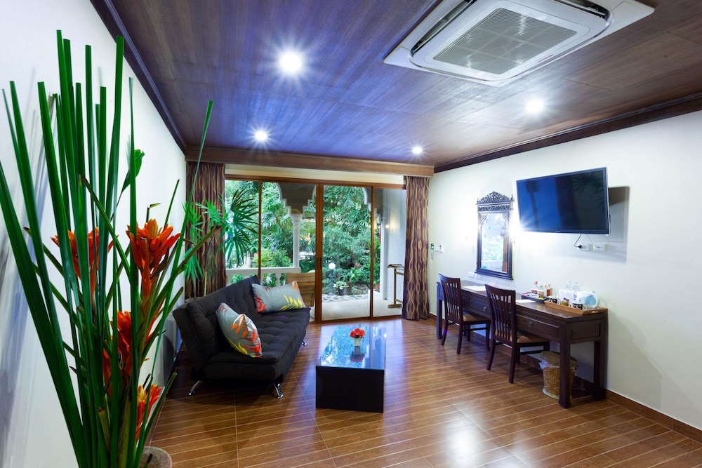 Tropica Bungalow Hotel 37/69