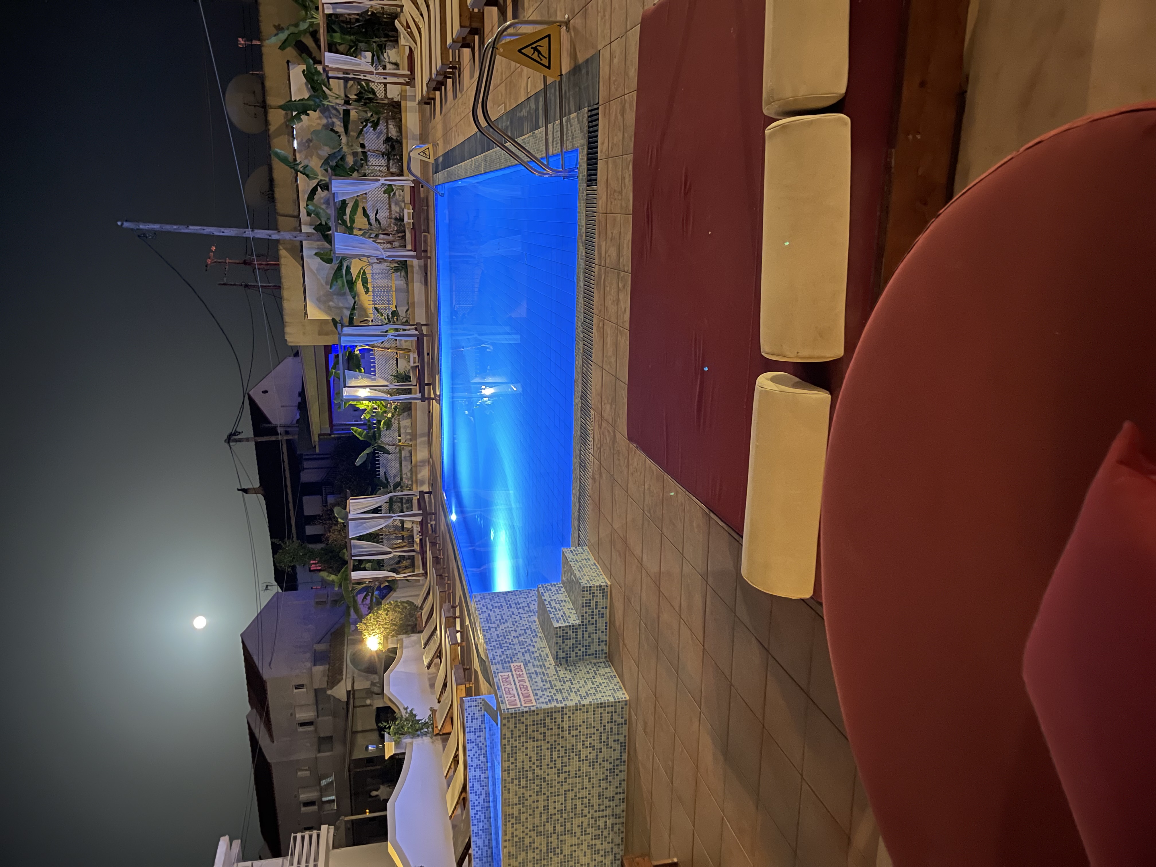 Oasis Beach Club 37/42