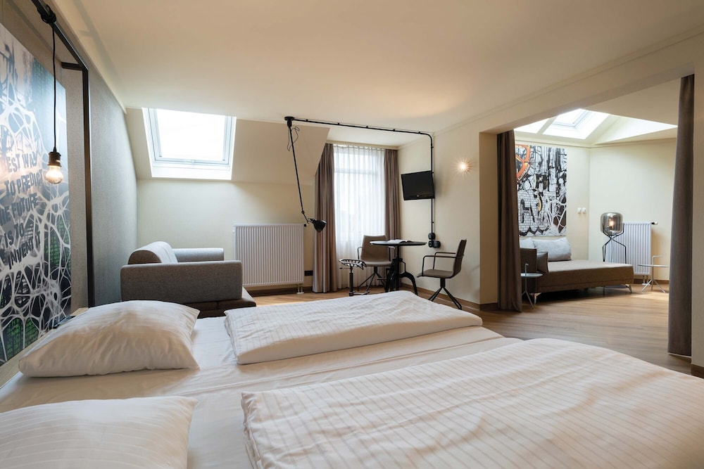 Sunday Hotel Bad Boll 11/46