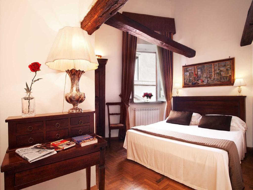غرفة قياسية ثلاثية، Pantheon Inn 2/3