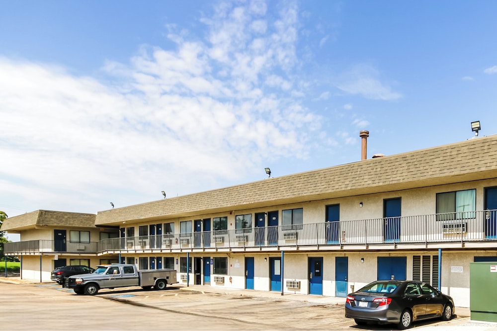Motel6 Topeka, KS - Northwest 6/54