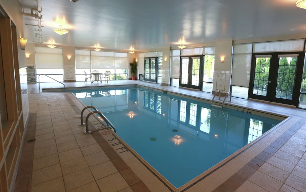 Hampton Inn and Suites by Hilton Laval 3/71