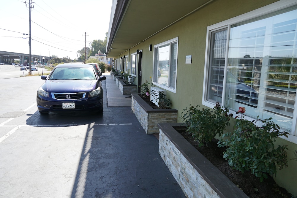 Muir Woods Lodge (ex Americas Best Value Inn and Suites - Mill Valley/San Francisco) 40/43