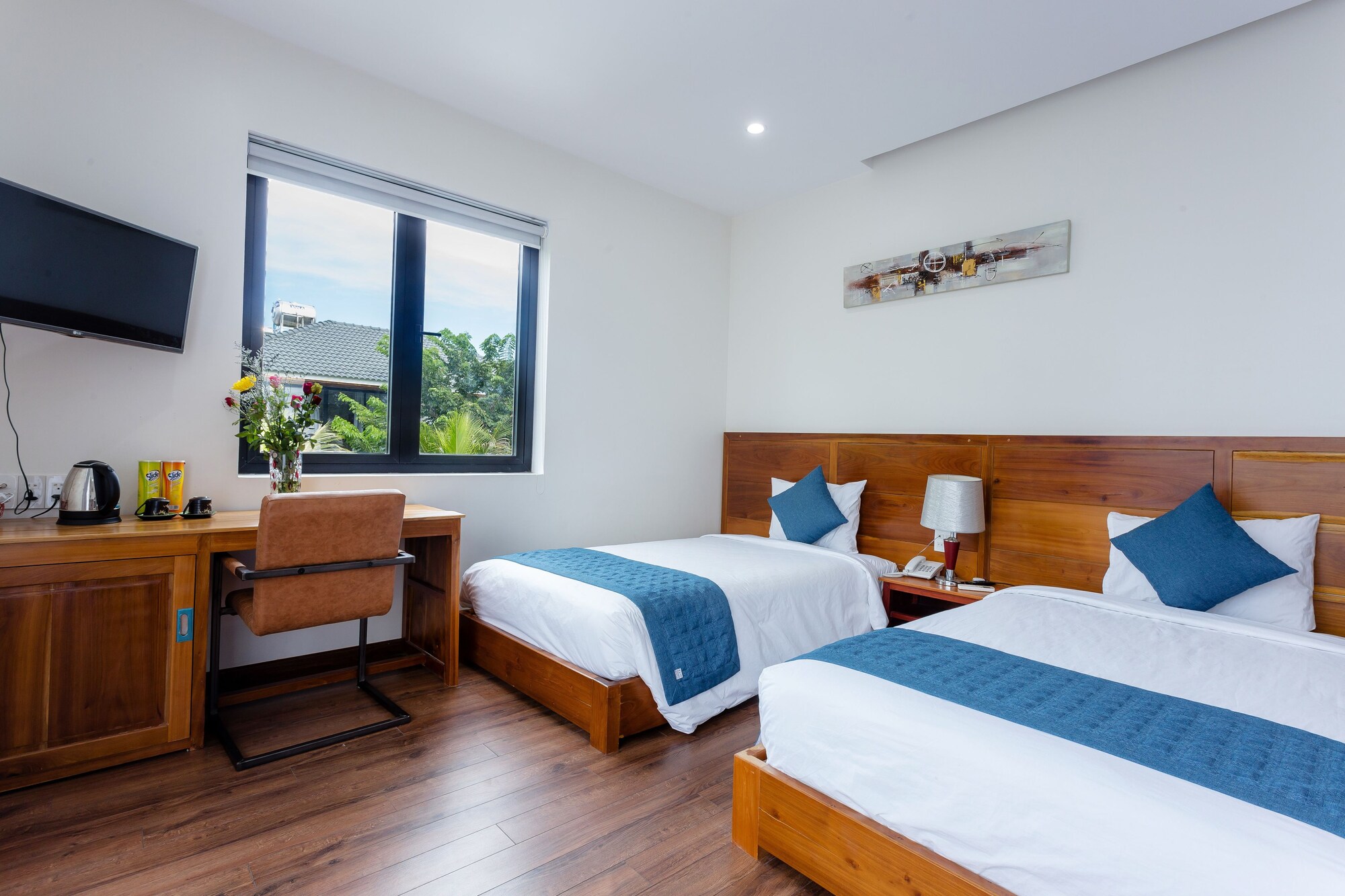 DELUXE, TWIN BEDS, GARDEN VIEW
