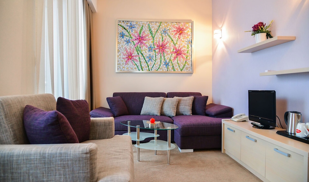 Tami Residence 28/49