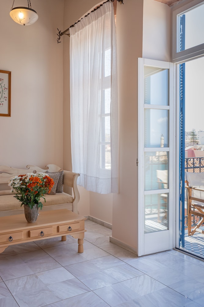Pandora Suites 37/58
