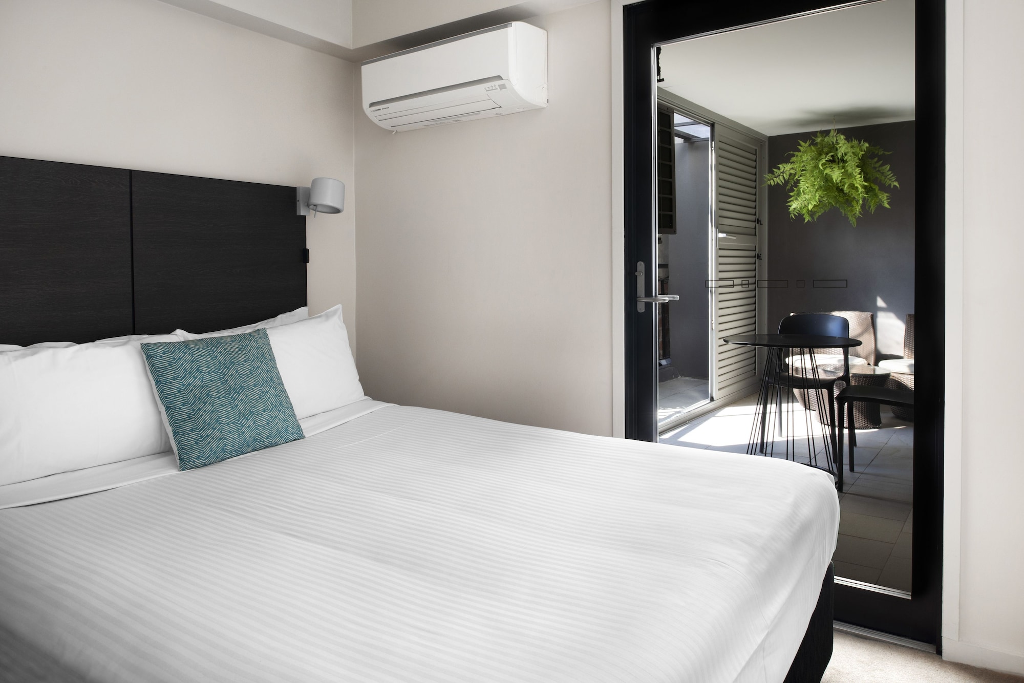 2 BEDROOMS, SUITE