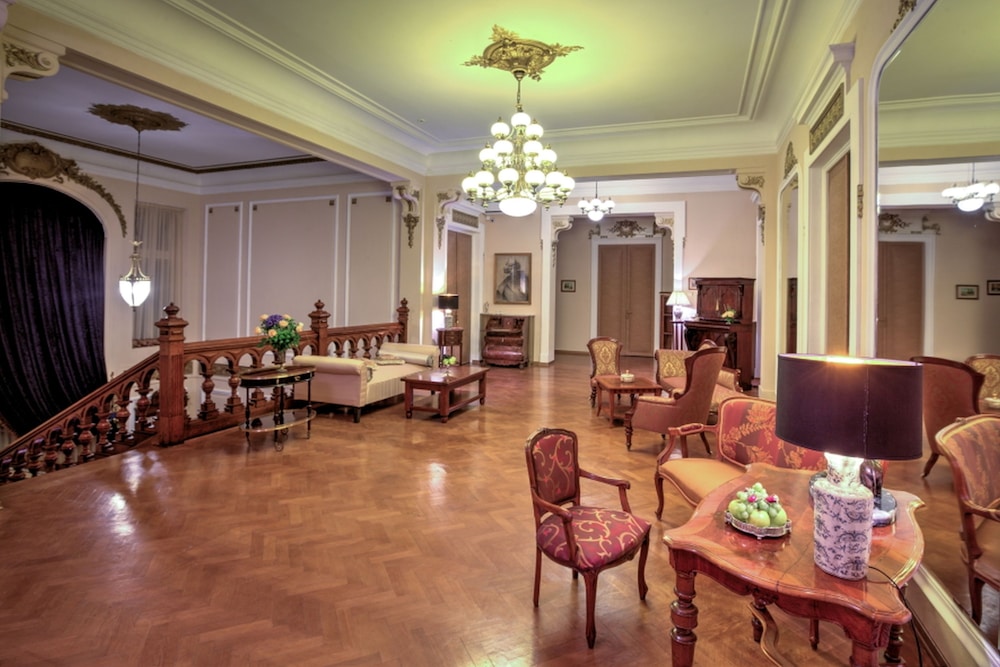 Grand Boutique Hotel 64/77