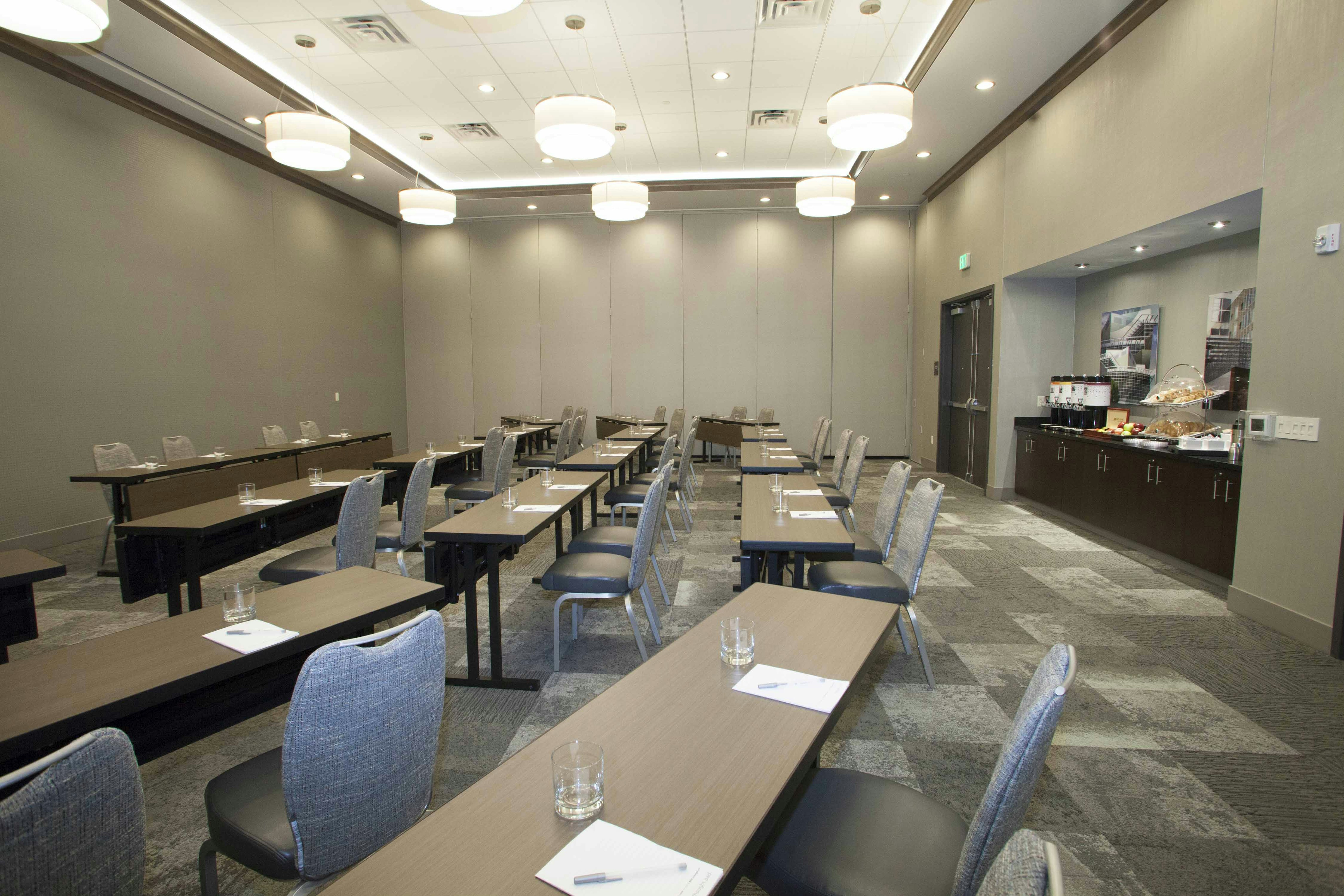 Hampton Inn Suites St Paul Downtown 59/70