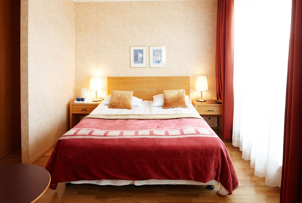 STANDARD, DOUBLE OR TWIN BED