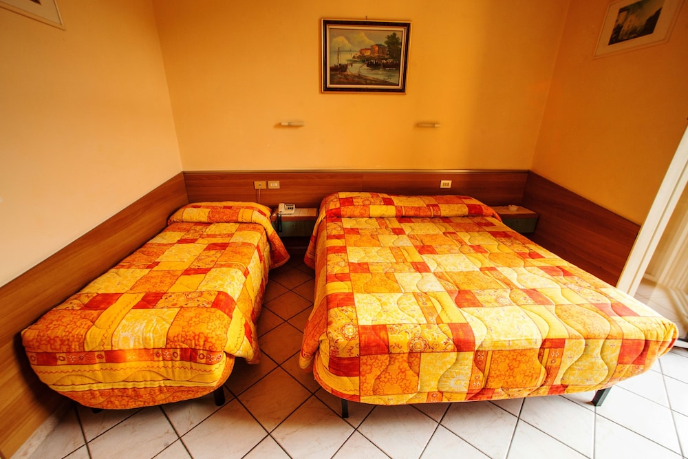 Hotel Villa Il Castagno 38/68
