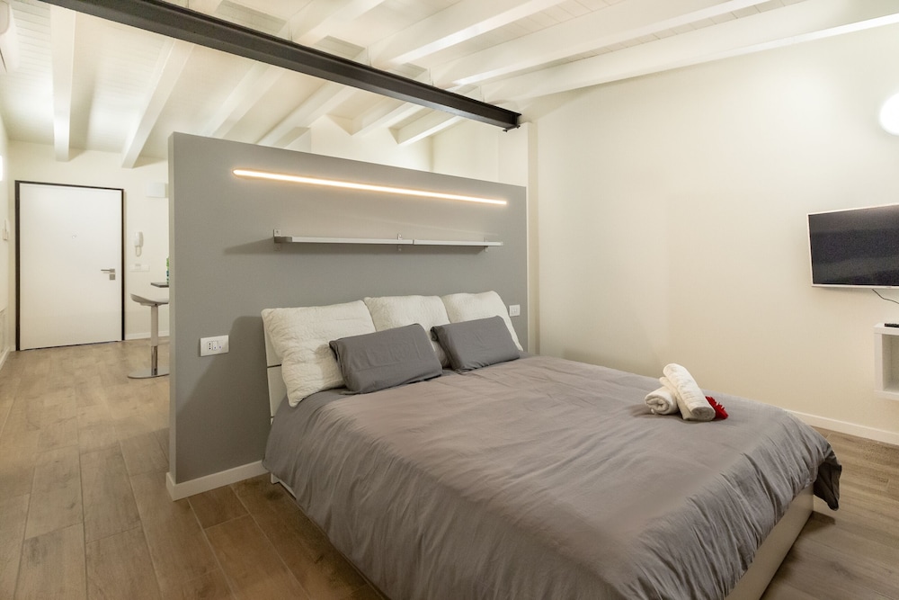City, Apartment, Double Bed, Sofa