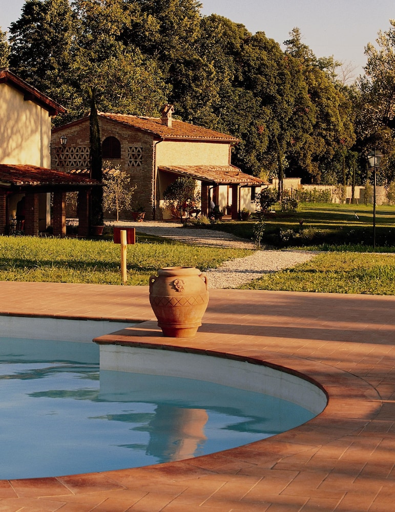 Monsignor Della Casa Country Resort 3/70