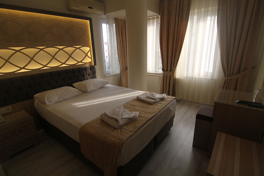ROOM, SINGLE