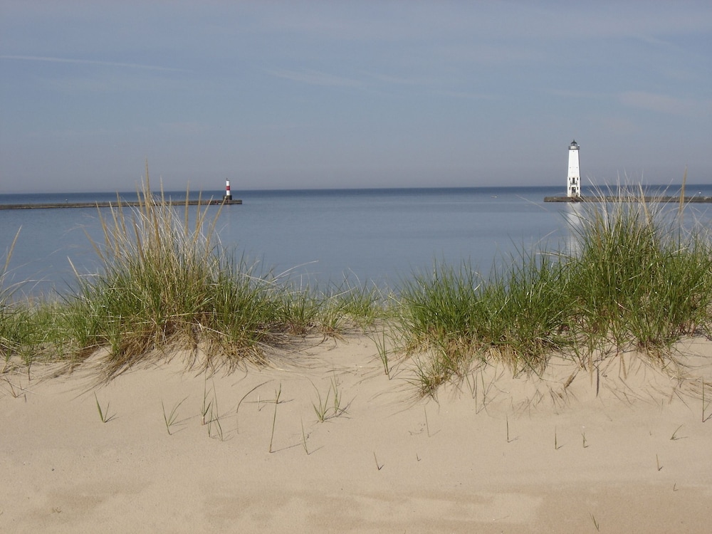 Harbor Lights Resort 16/26
