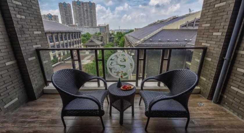 TONGQUETAI NEW CENTURY GRAND HOTEL 43/44