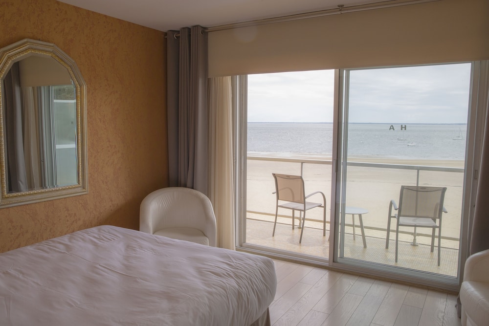 ARC HOTEL SUR MER 22/62