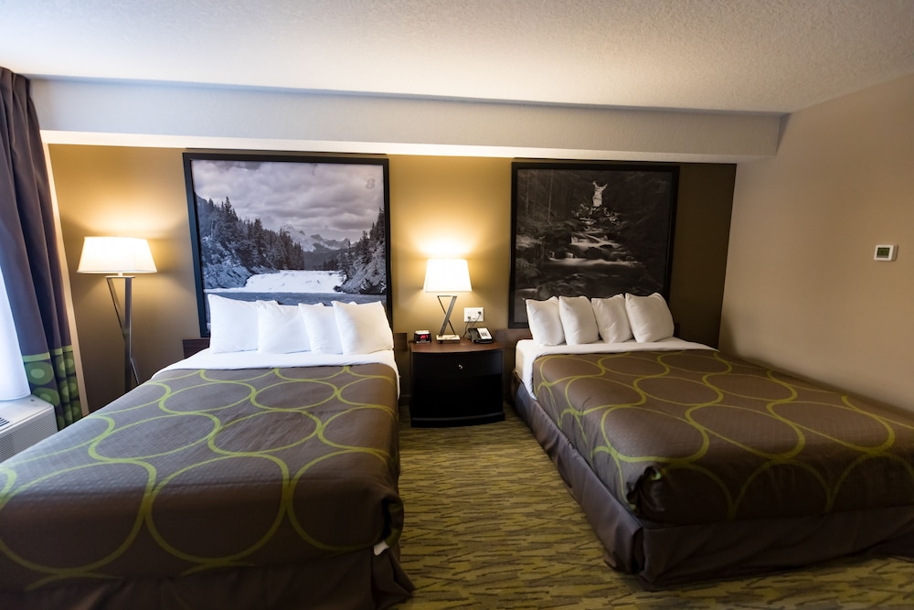 EFFICIENCY, 2 QUEEN BEDS
